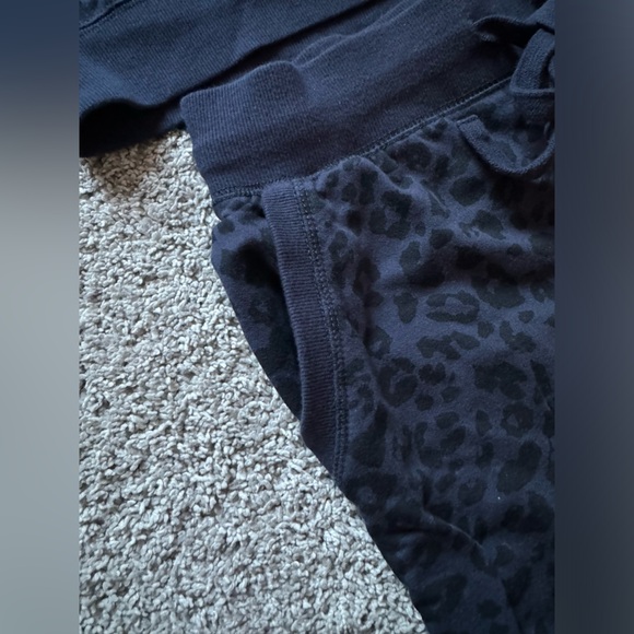 VS Pink Lounge Set - Picture 2 of 10